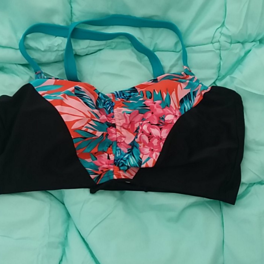 🏖 Coastal Blue Cropped Swim Top 1X